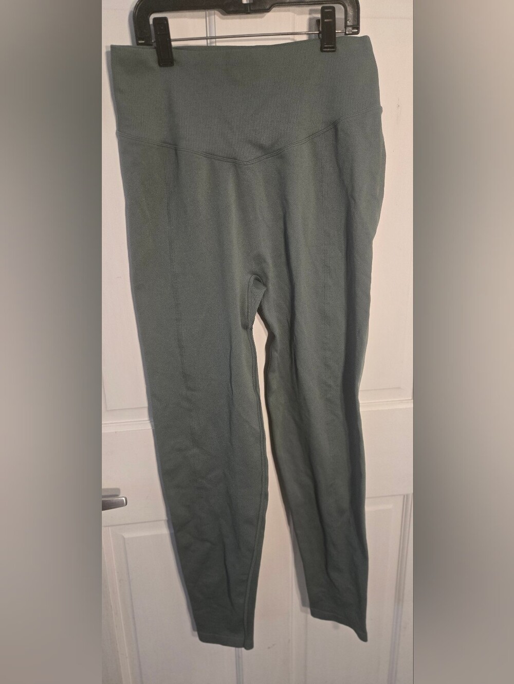 Victoria's Secret  Pink Ultimate Legggings  Sage Green Size L
